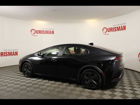 Used 2025 Toyota Prius LE FWD image 4