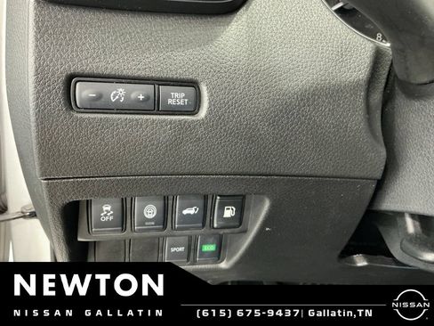 Used 2020 Nissan Rogue SV FWD image 34