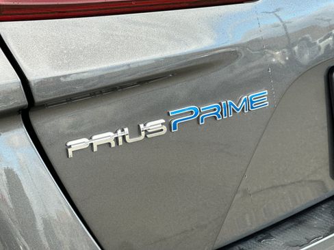 Used 2017 Toyota Prius Prime Premium image 26