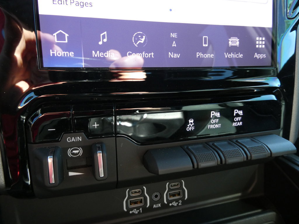 Used 2025 RAM 1500 Laramie w/ Sport Appearance Package AWD/4WD image 30
