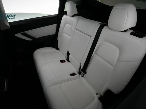 Used 2021 Tesla Model Y Long Range image 8