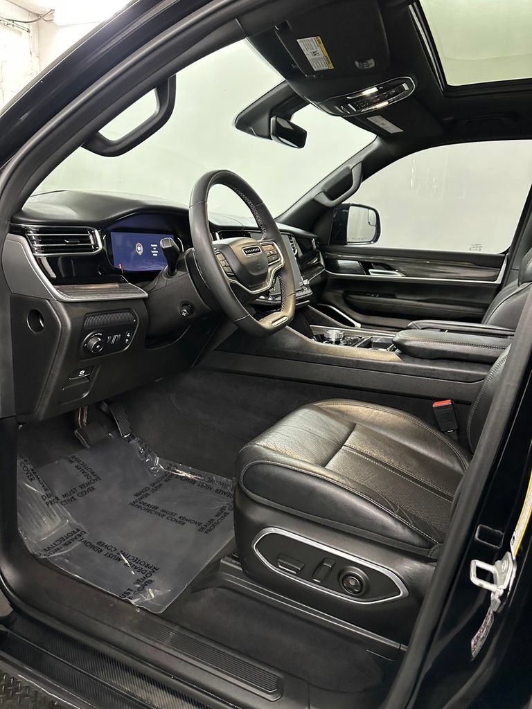 Used 2022 Jeep Wagoneer Series III w/ Premium Group I AWD/4WD image 10