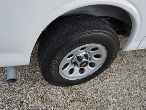 Used 2010 Chevrolet Express 1500 RWD image 35