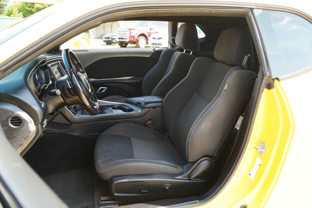 Used 2018 Dodge Challenger R/T RWD image 7