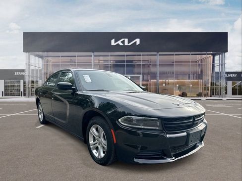 Used 2022 Dodge Charger SXT image 2