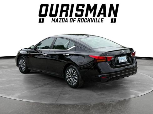 Used 2024 Nissan Altima 2.5 SV FWD image 4