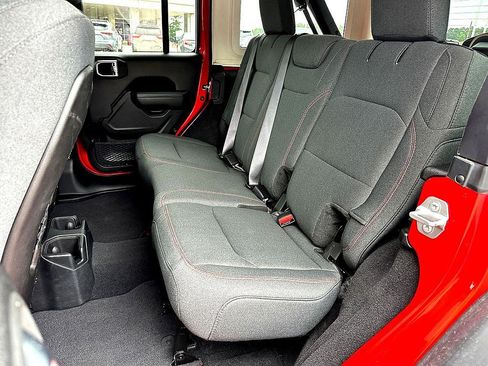 Used 2025 Jeep Wrangler Unlimited Rubicon AWD/4WD image 18