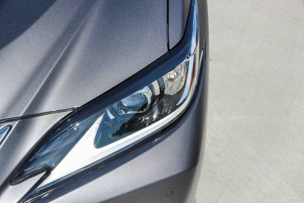 Certified 2025 Lexus ES 350 w/ Premium Package FWD image 9