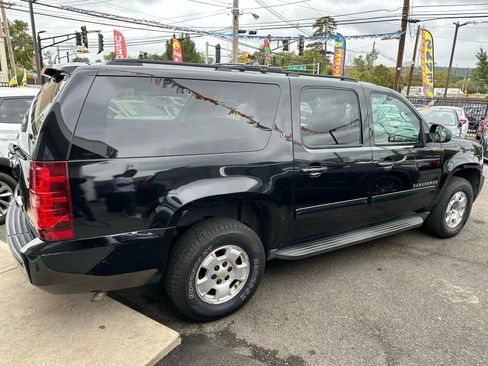 Used 2009 Chevrolet Suburban LT image 4