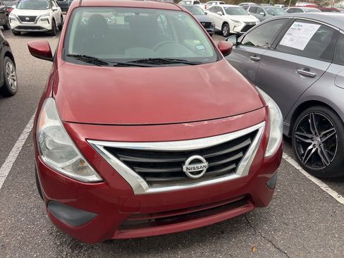 Used 2017 Nissan Versa SV image 3