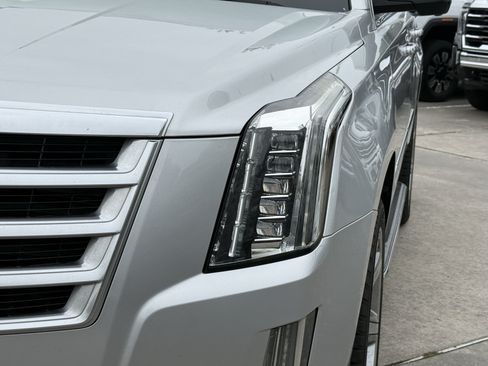 Used 2016 Cadillac Escalade Luxury RWD image 11
