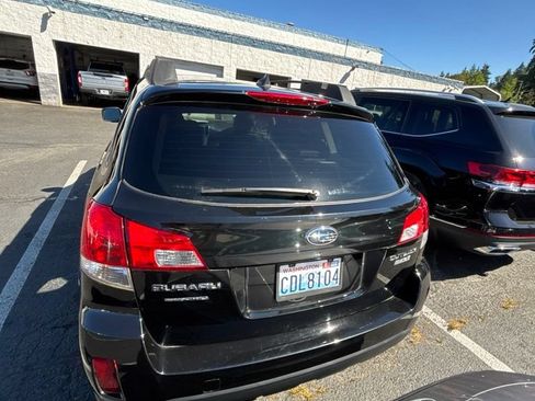 Used 2013 Subaru Outback 2.5i Limited w/ Special Appearance Pkg AWD/4WD image 4