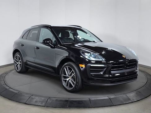 Certified 2026 Porsche Macan AWD/4WD image 9