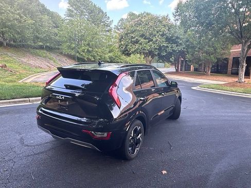 Used 2023 Kia Niro Wave w/ Wave Preserve Package FWD image 6