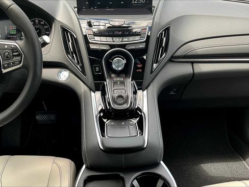 Used 2025 Acura RDX SH-AWD image 18