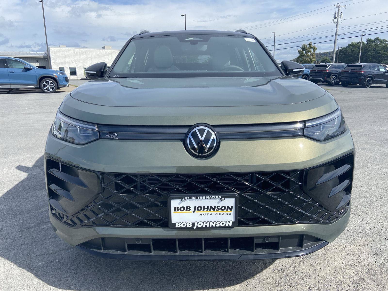 New 2026 Volkswagen Tiguan SE R-Line AWD/4WD image 2