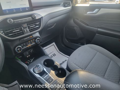 Used 2021 Ford Escape SE image 24
