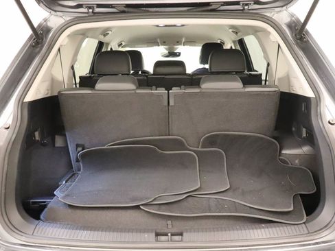 Certified 2023 Volkswagen Tiguan SE FWD image 18