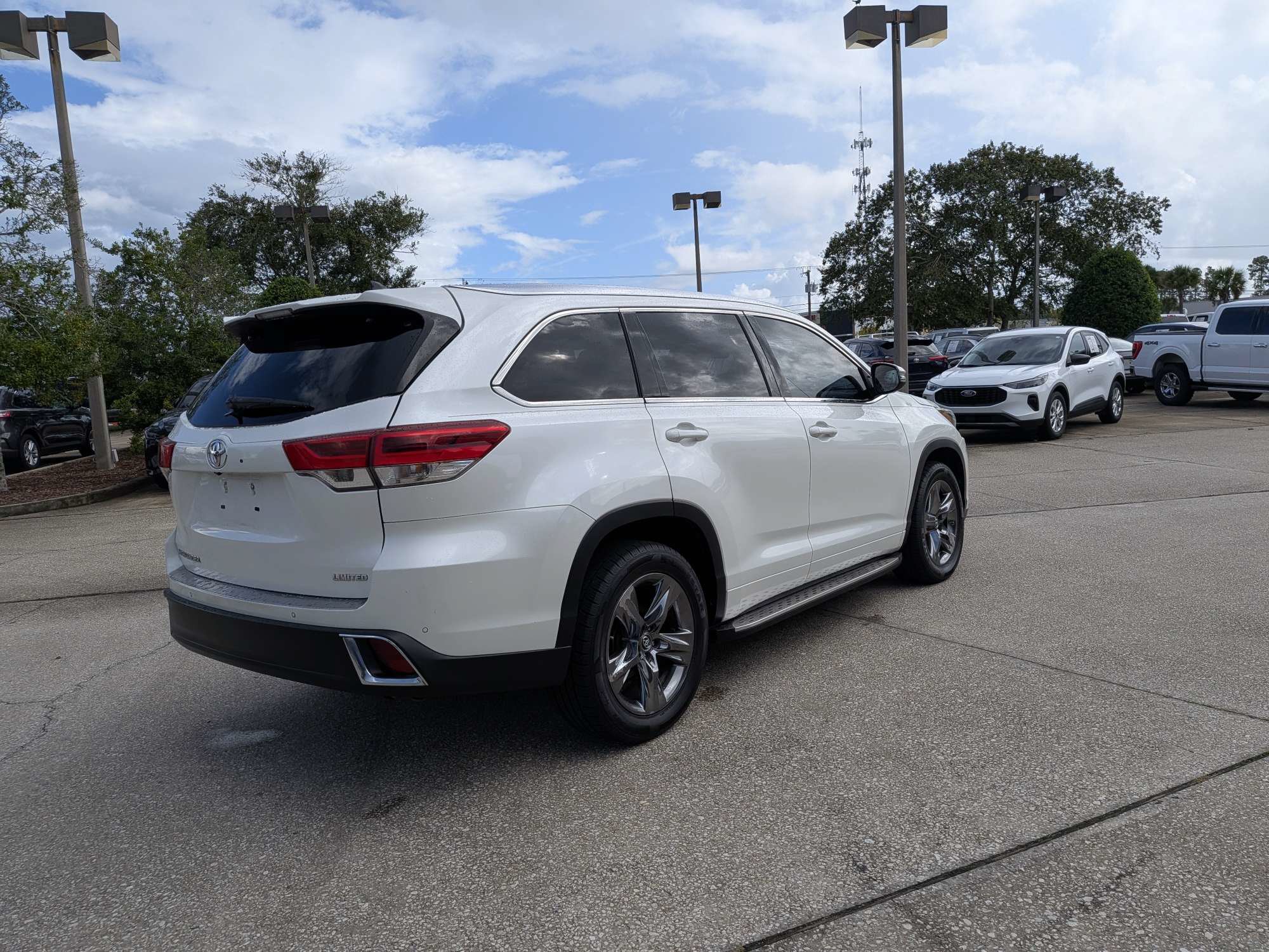 Used 2018 Toyota Highlander Limited Platinum FWD image 4