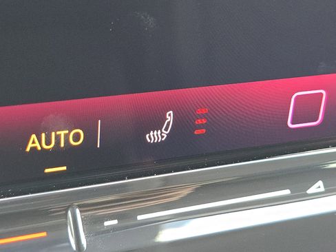 New 2025 Volkswagen Tiguan SE image 10