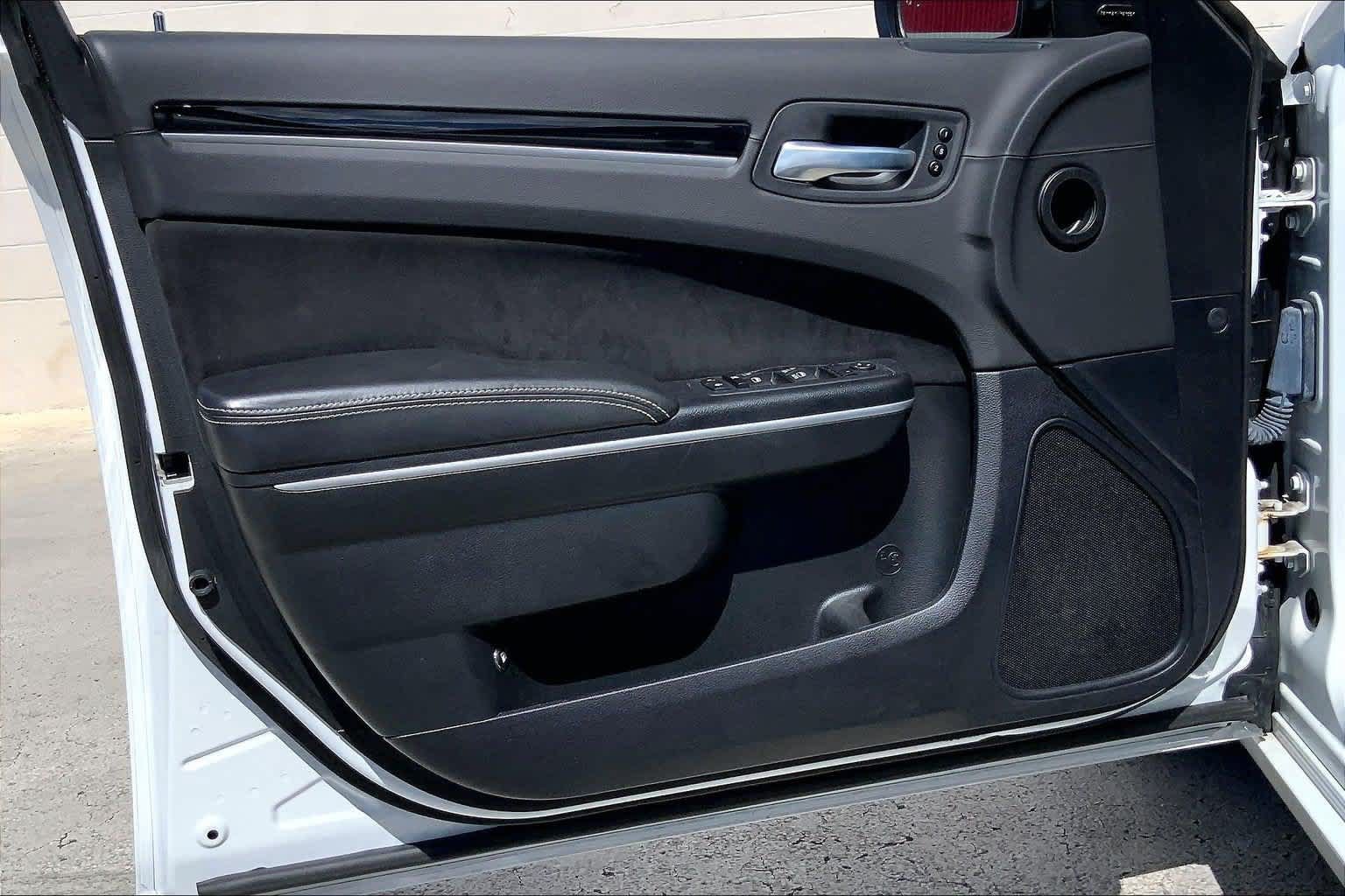 Used 2023 Chrysler 300 C RWD image 27