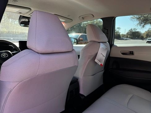 Used 2024 Toyota Corolla Cross L image 14