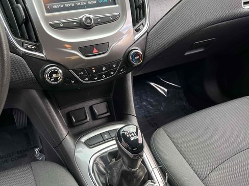 Used 2017 Chevrolet Cruze LT w/ Convenience Package FWD image 35