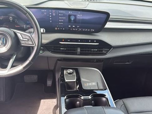 Used 2025 Buick Enclave Preferred AWD/4WD image 29
