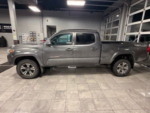 Used 2016 Toyota Tacoma SR5 image 2