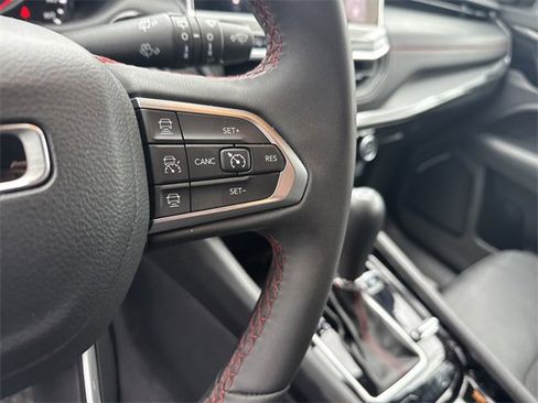 Used 2024 Jeep Compass Trailhawk image 19