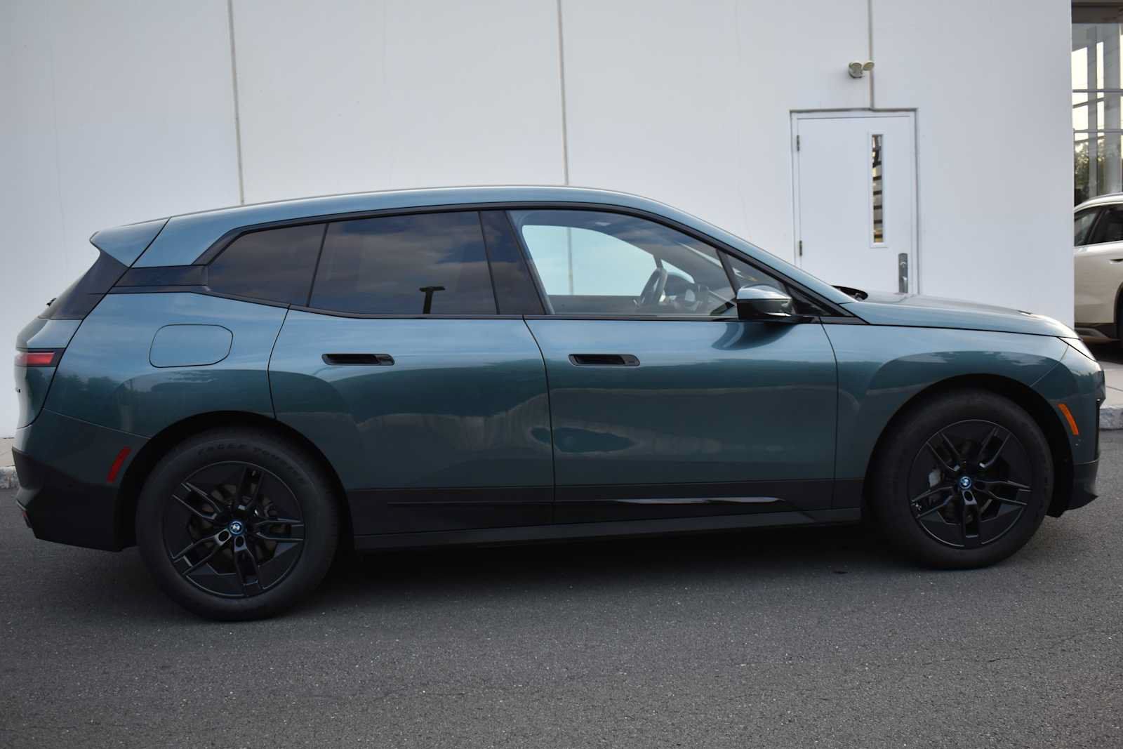 Used 2024 BMW iX xDrive50 AWD/4WD image 7