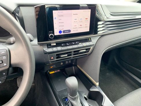 Used 2025 Toyota Camry LE image 18