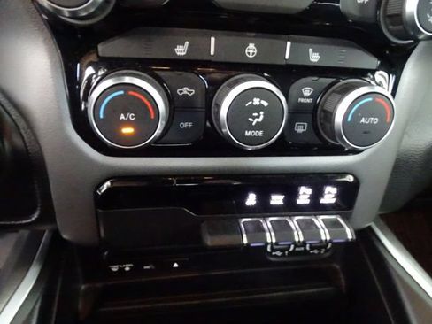Used 2019 RAM 1500 Big Horn AWD/4WD image 12