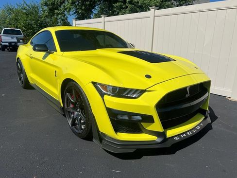 Used 2021 Ford Mustang Shelby GT500 w/ Carbon Fiber Track Pack RWD image 2