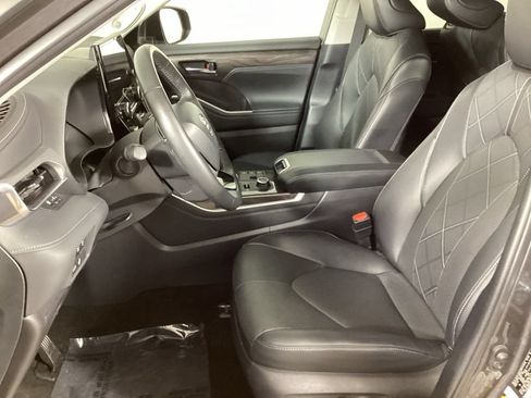Used 2024 Toyota Highlander Platinum AWD/4WD image 10