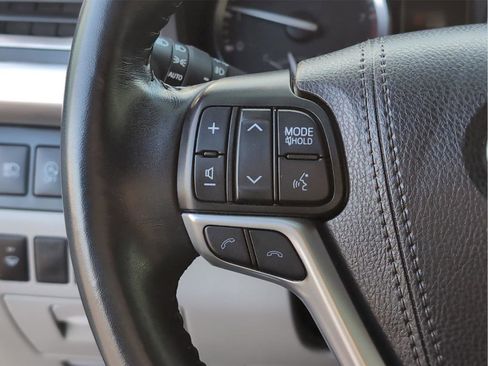 Used 2019 Toyota Highlander XLE image 25