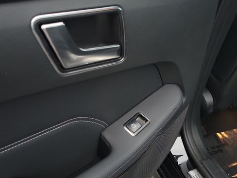 Used 2016 Mercedes-Benz E 250 Sedan image 8
