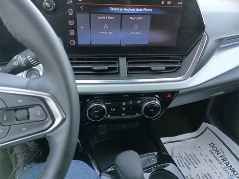 Used 2025 Chevrolet Trax LT w/ LT Convenience Package image 24