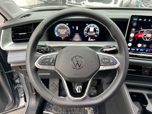 New 2025 Volkswagen Tiguan SE image 38