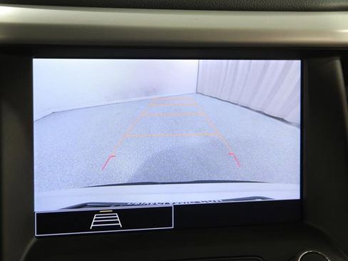 Used 2023 GMC Acadia SLE image 13