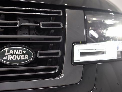 Used 2025 Land Rover Range Rover SE image 16