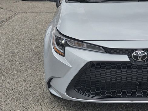 Used 2022 Toyota Corolla LE image 3