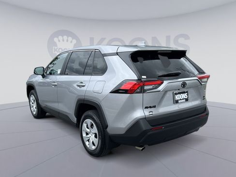 Used 2024 Toyota RAV4 LE AWD/4WD image 4