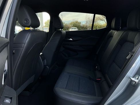 Used 2025 Buick Envista Preferred image 11