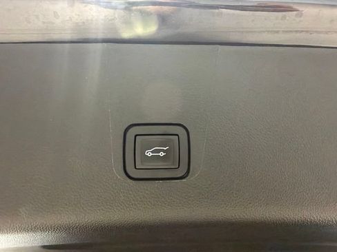 Used 2023 Chevrolet Traverse LT FWD image 10