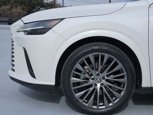 Used 2023 Lexus RX 350 FWD w/ Cold Area Package image 9