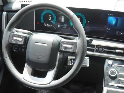 Used 2025 Hyundai Santa Fe SE FWD image 13