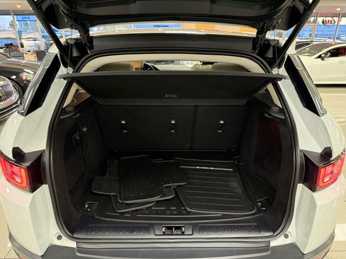 Used 2019 Land Rover Range Rover Evoque SE image 11