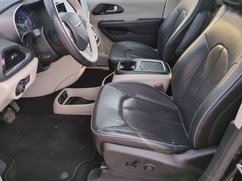 Used 2020 Chrysler Pacifica Limited w/ Tire & Wheel Group image 16