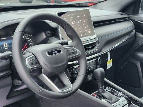 New 2026 Jeep Compass Latitude image 23